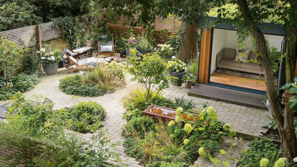 Transform Your Outdoor Space Into a Year-Round Oasis